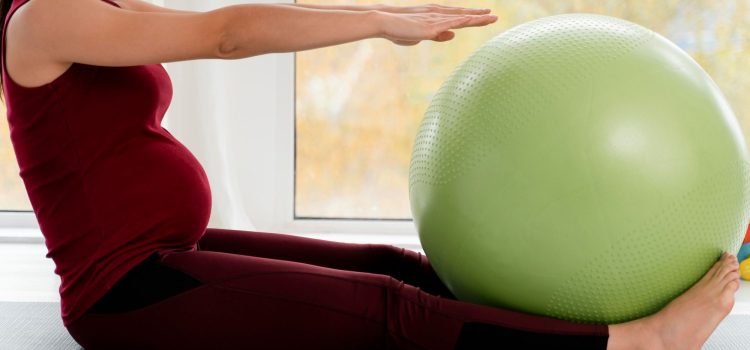 Techniques de relaxation pour préparer l’accouchement : yoga, méditation, sophrologie, que choisir ?
