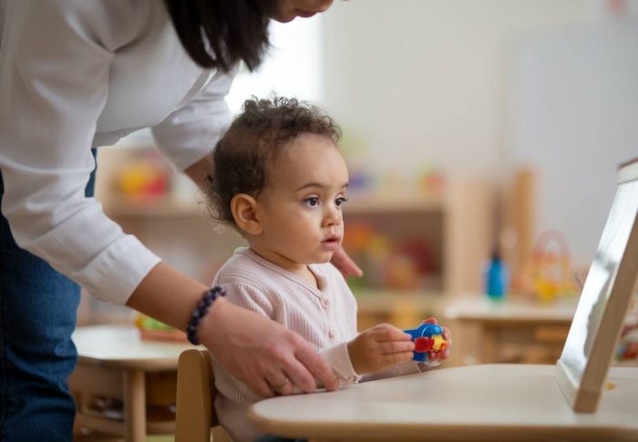 « Comment introduire l’éducation émotionnelle dès la petite enfance pour aider votre enfant à mieux gérer ses émotions ? »