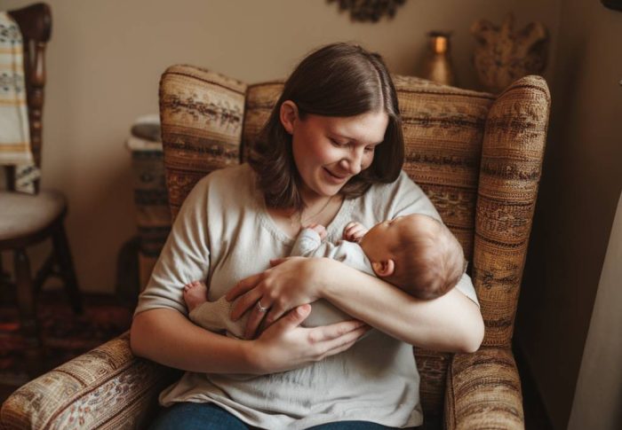 « 10 astuces pour renforcer votre énergie post-accouchement et mieux profiter de votre nouveau rôle de maman »