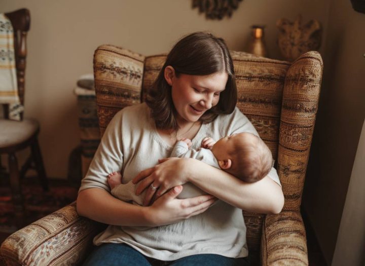"10 astuces pour renforcer votre énergie post-accouchement et mieux profiter de votre nouveau rôle de maman"