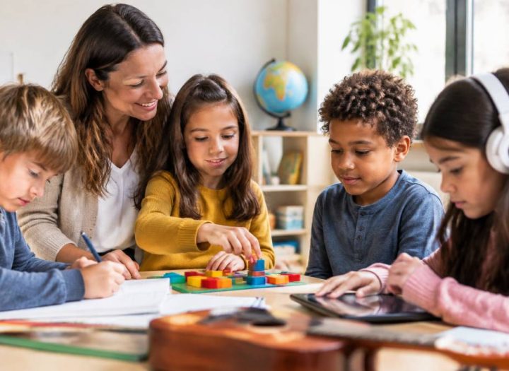 Howard Gardner et les intelligences multiples : comprendre les capacités de votre enfant