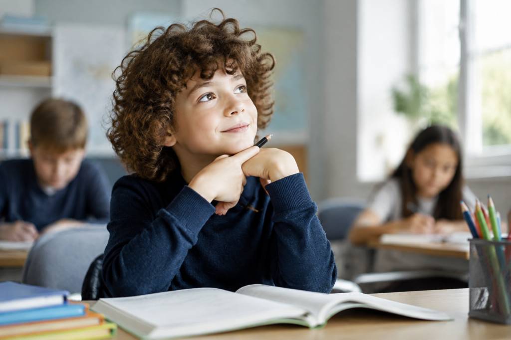 Écoles pour HPI : comment choisir l’établissement adapté à votre enfant ?