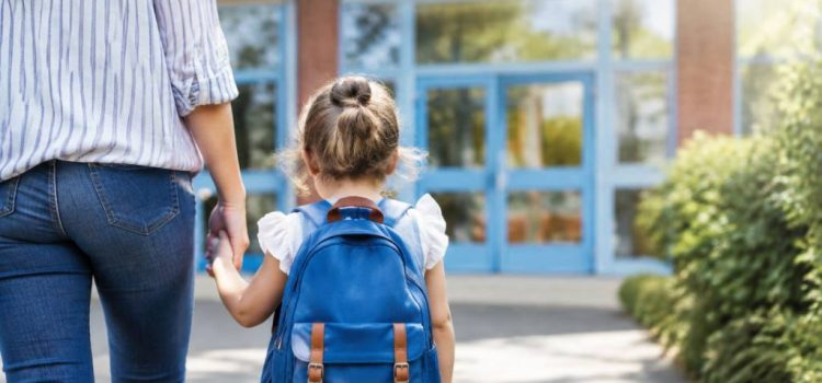 Première rentrée école maternelle : guide pratique pour accompagner votre enfant sereinement